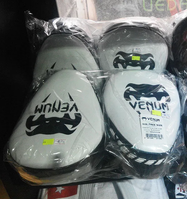 VENUM-0439 Cellular 2.0 MUAY THAI BOXING MMA PUNCHING FOCUS MITTS PADS White Black