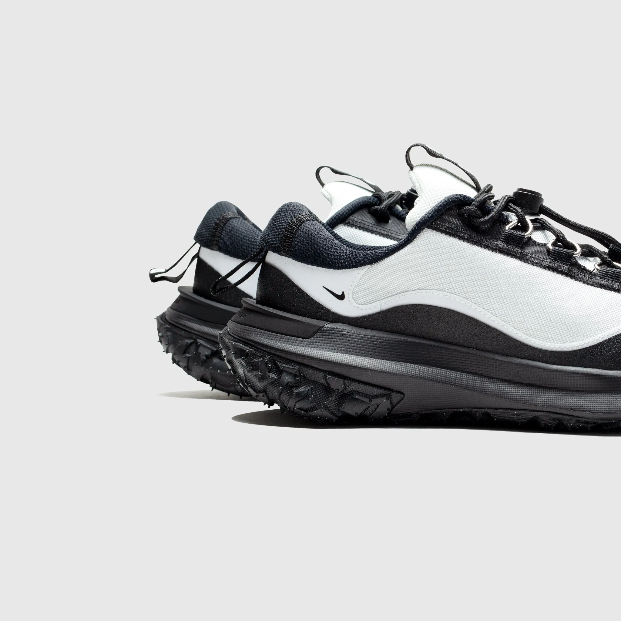 X ACG MOUNTAIN FLY 2 LOW SP "BLACK/WHITE"